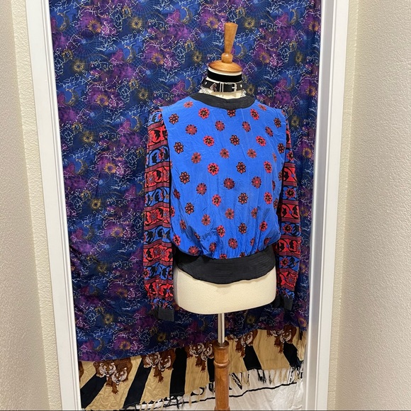 🌈 Lovely Vintage flower art blouse - Picture 3 of 11